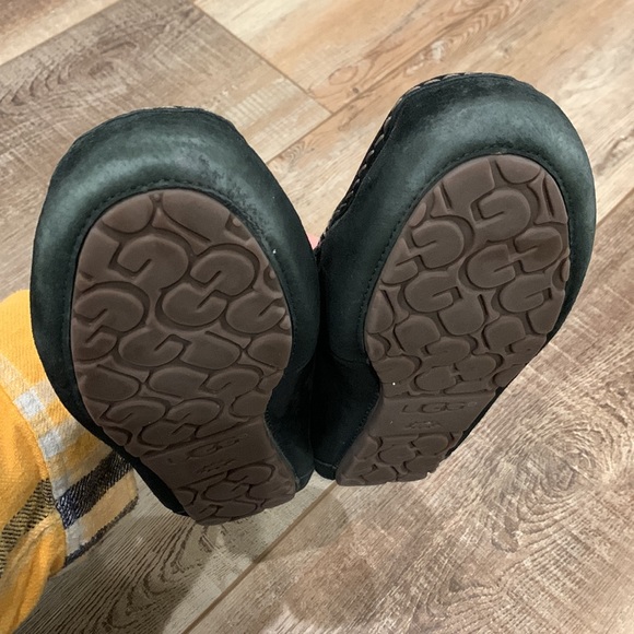 UGG Slippers - Picture 5 of 5